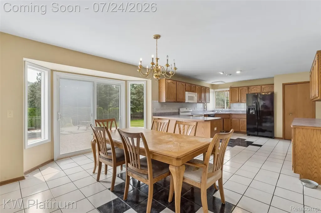 19182 Weathervane Drive Macomb Township MI 48044