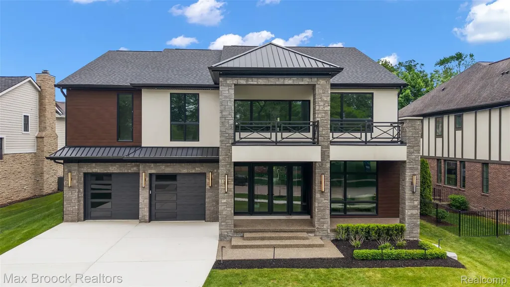 1541 Shipman Boulevard Birmingham City MI 48009