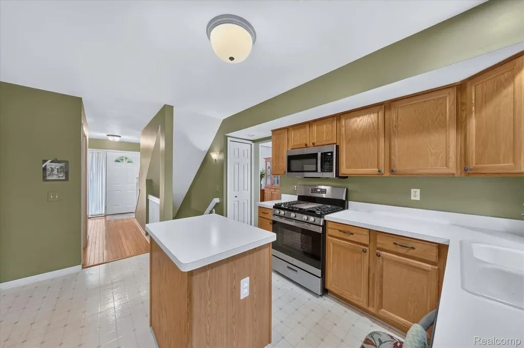 827 Westbrooke Drive South Lyon City MI 48178