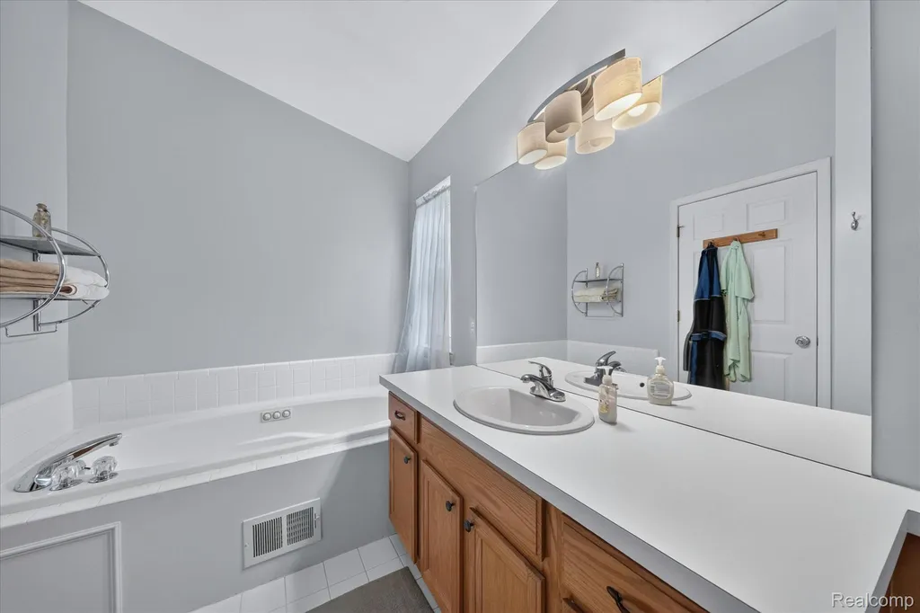 827 Westbrooke Drive South Lyon City MI 48178
