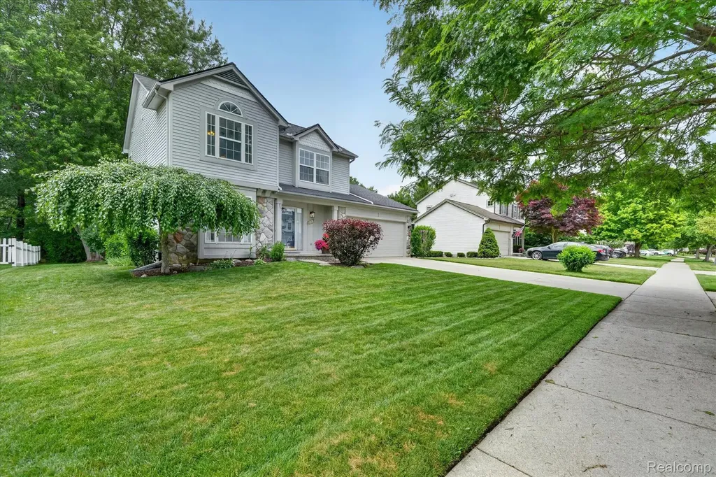827 Westbrooke Drive South Lyon City MI 48178