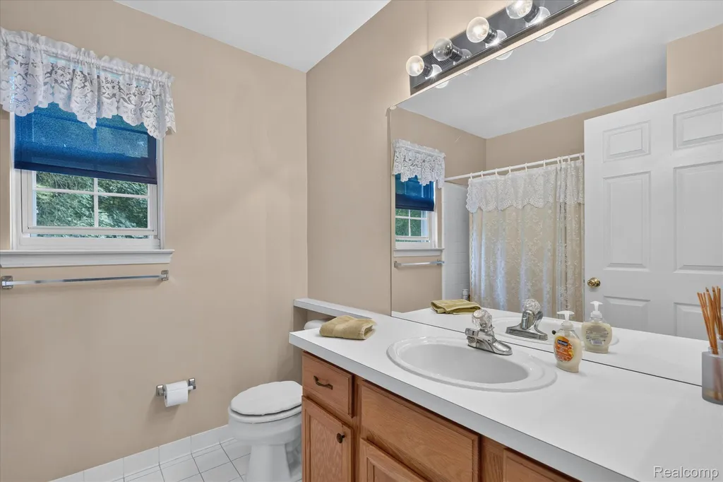 827 Westbrooke Drive South Lyon City MI 48178