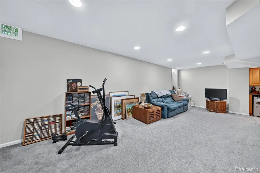 827 Westbrooke Drive South Lyon City MI 48178