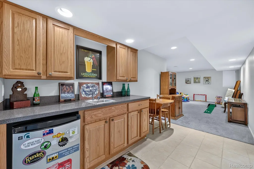 827 Westbrooke Drive South Lyon City MI 48178