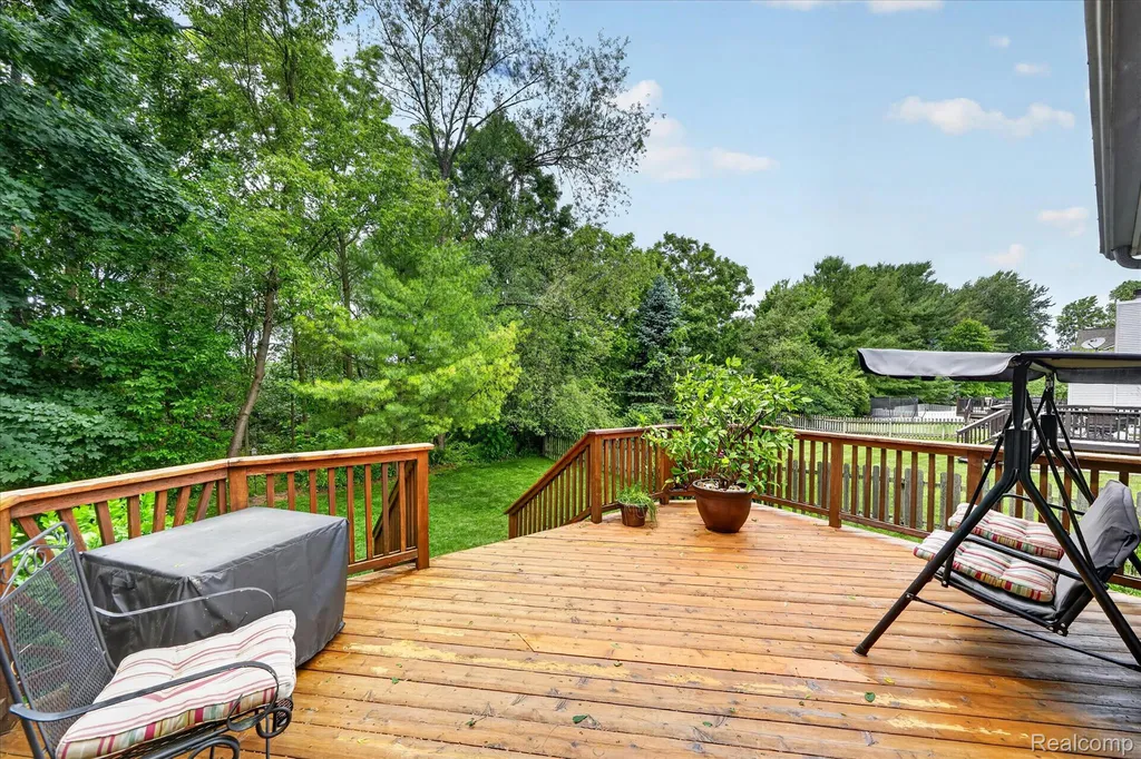 827 Westbrooke Drive South Lyon City MI 48178