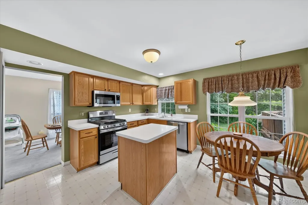 827 Westbrooke Drive South Lyon City MI 48178