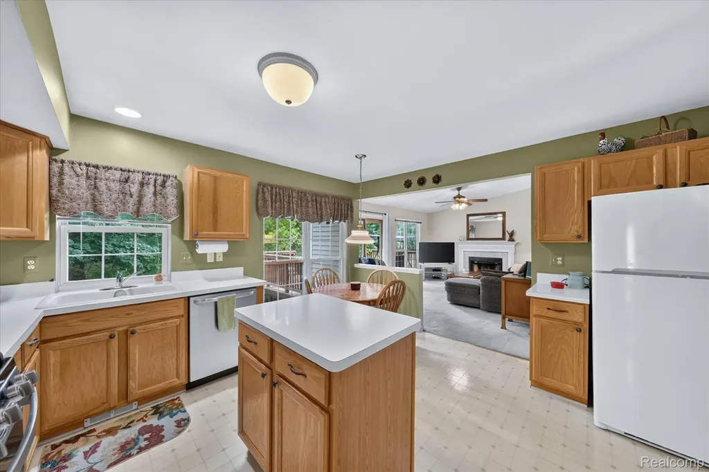 827 Westbrooke Drive South Lyon City MI 48178