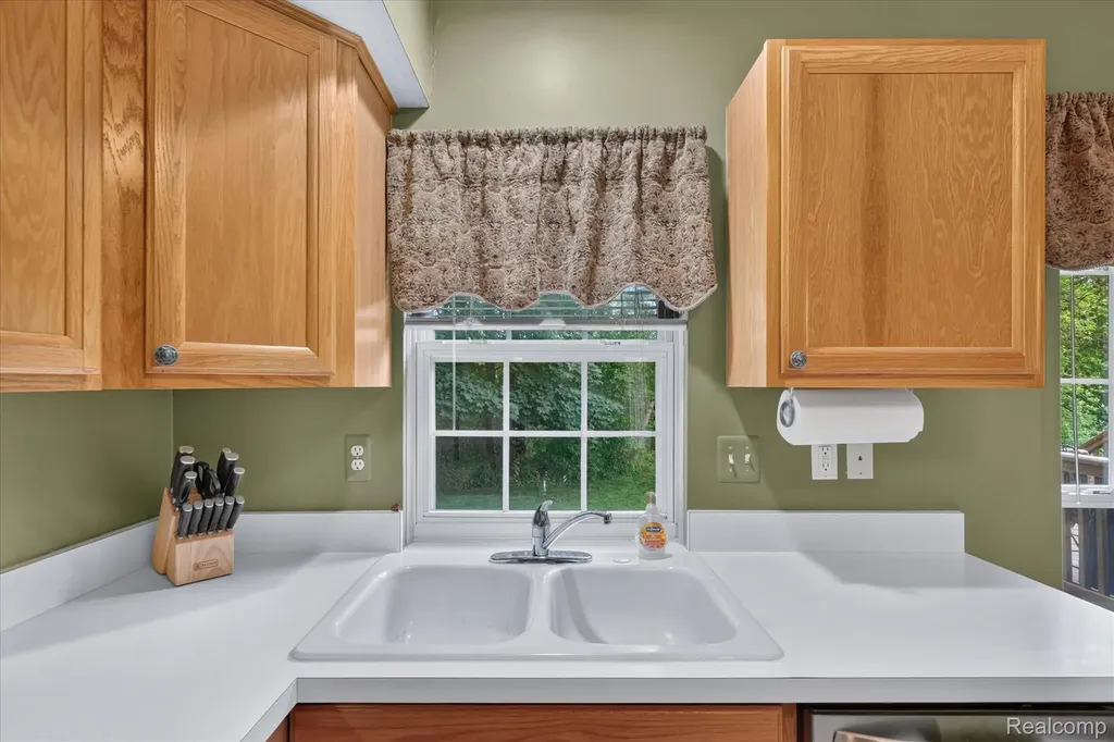827 Westbrooke Drive South Lyon City MI 48178