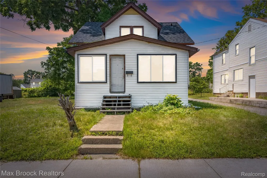 268 S Paddock Street Pontiac City MI 48342