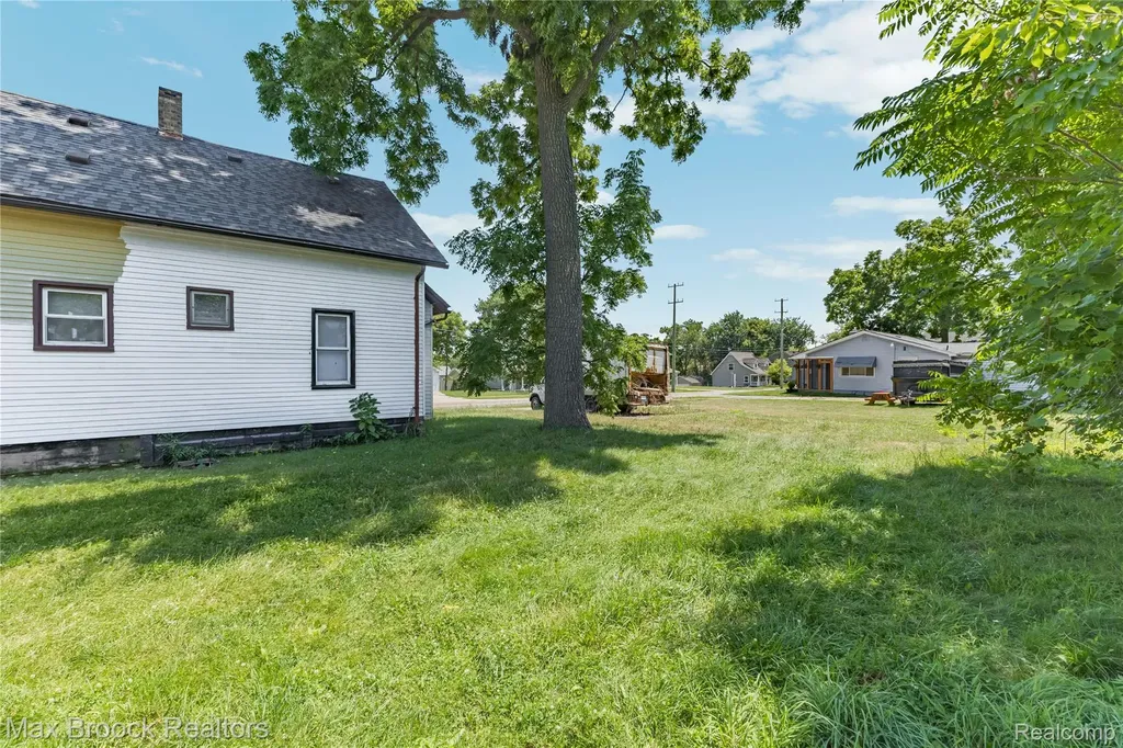 268 S Paddock Street Pontiac City MI 48342