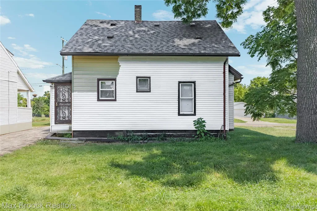 268 S Paddock Street Pontiac City MI 48342