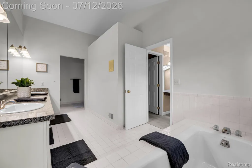 37418 Legends Trail Drive Farmington Hills City MI 48331