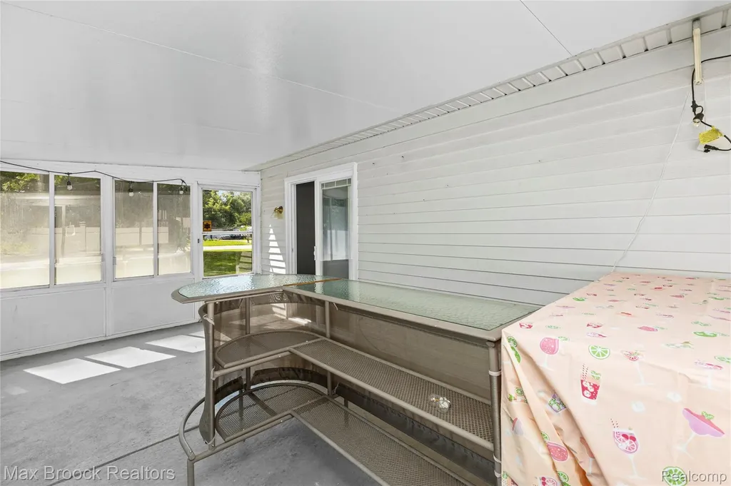 29293 Riveroak Drive Romulus City MI 48174