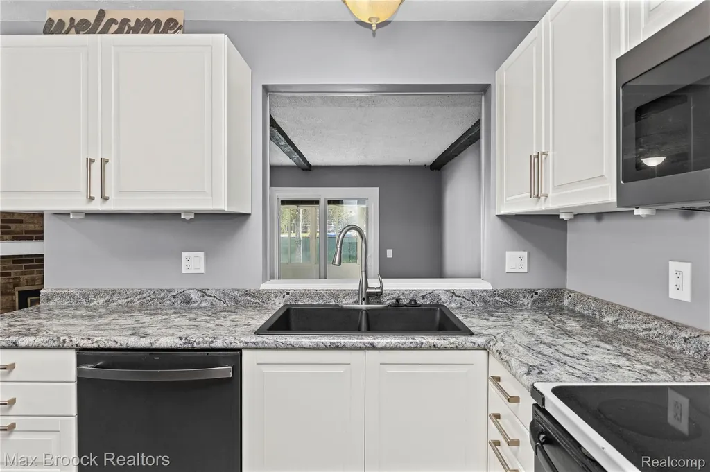 29293 Riveroak Drive Romulus City MI 48174