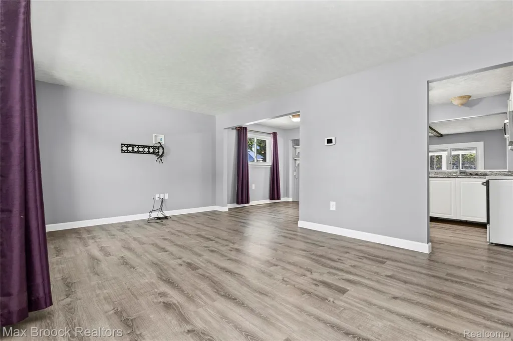 29293 Riveroak Drive Romulus City MI 48174