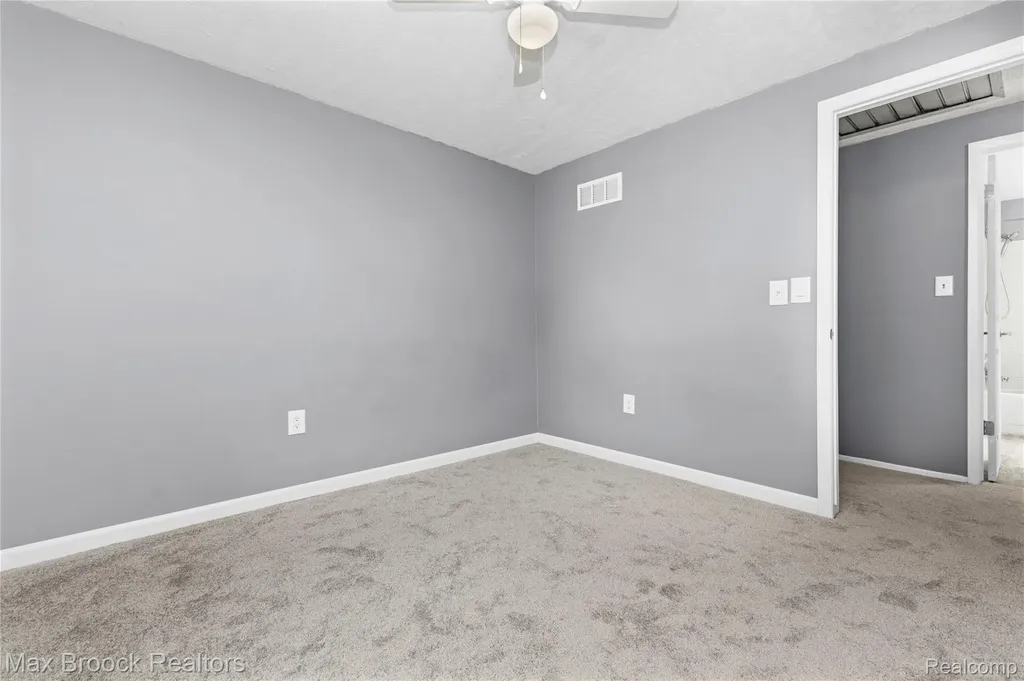 29293 Riveroak Drive Romulus City MI 48174