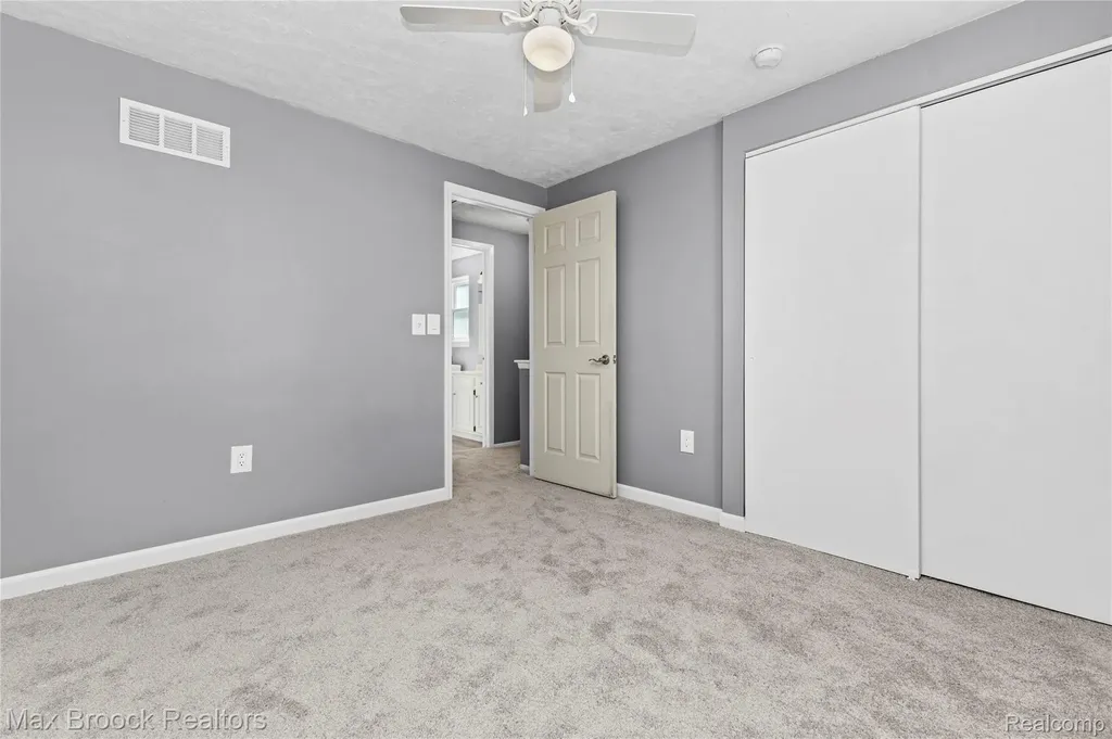 29293 Riveroak Drive Romulus City MI 48174