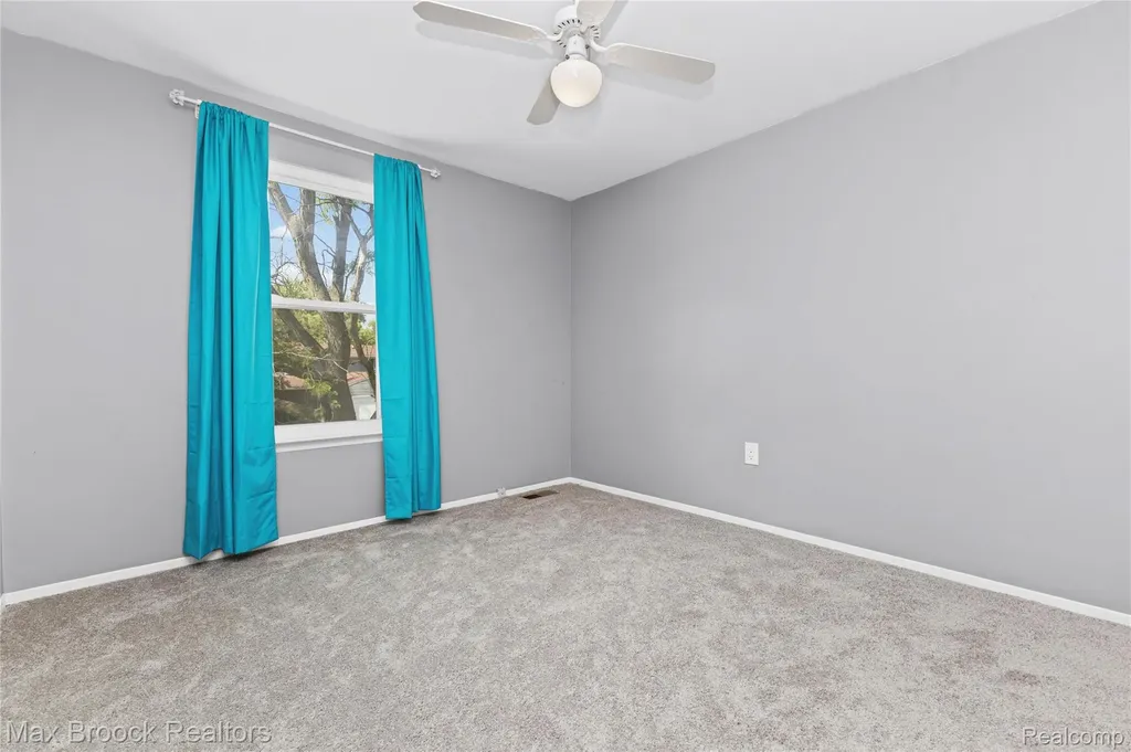 29293 Riveroak Drive Romulus City MI 48174