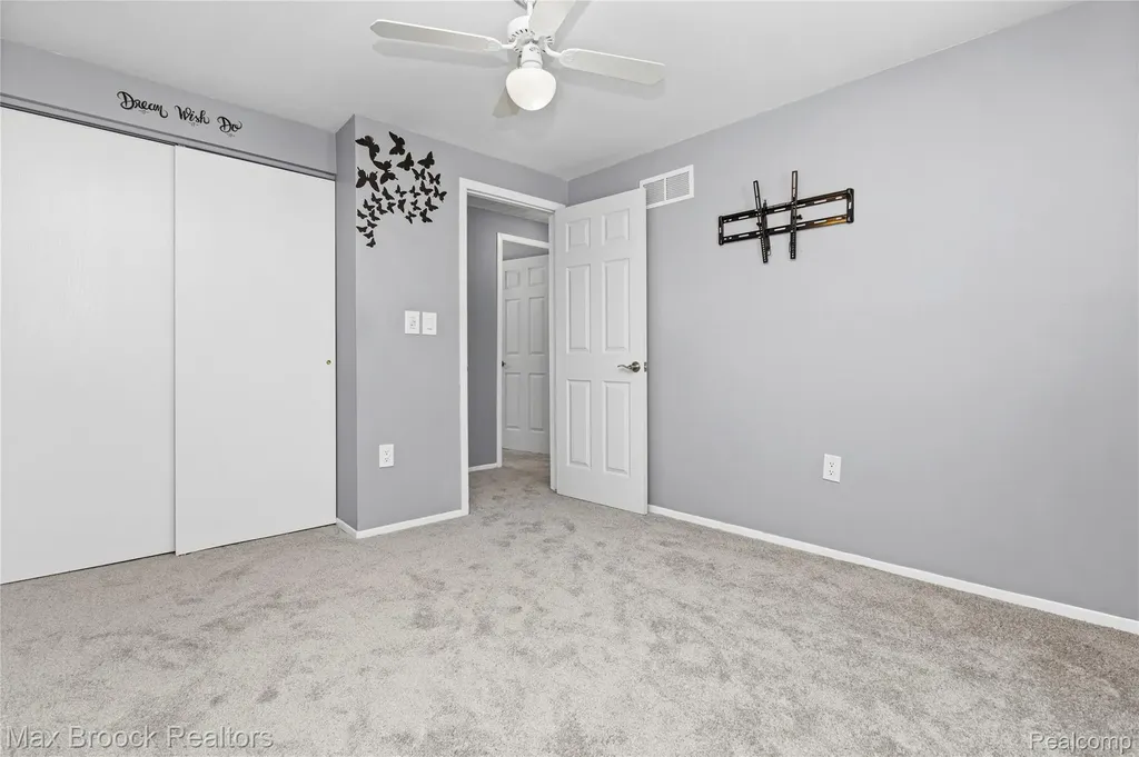 29293 Riveroak Drive Romulus City MI 48174