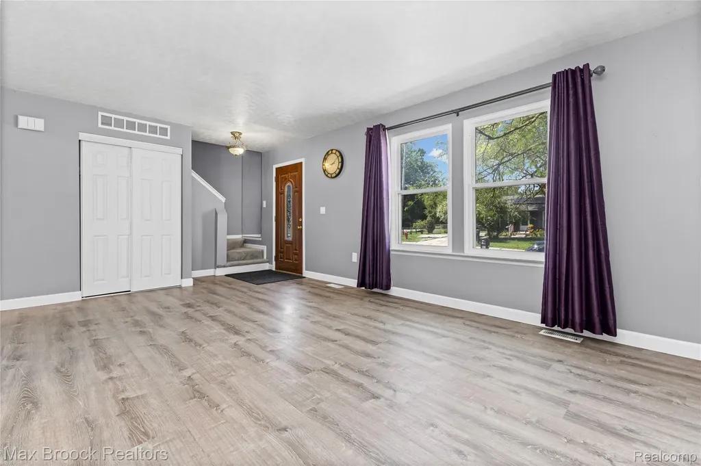 29293 Riveroak Drive Romulus City MI 48174