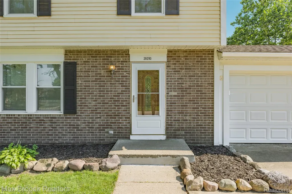 29293 Riveroak Drive Romulus City MI 48174