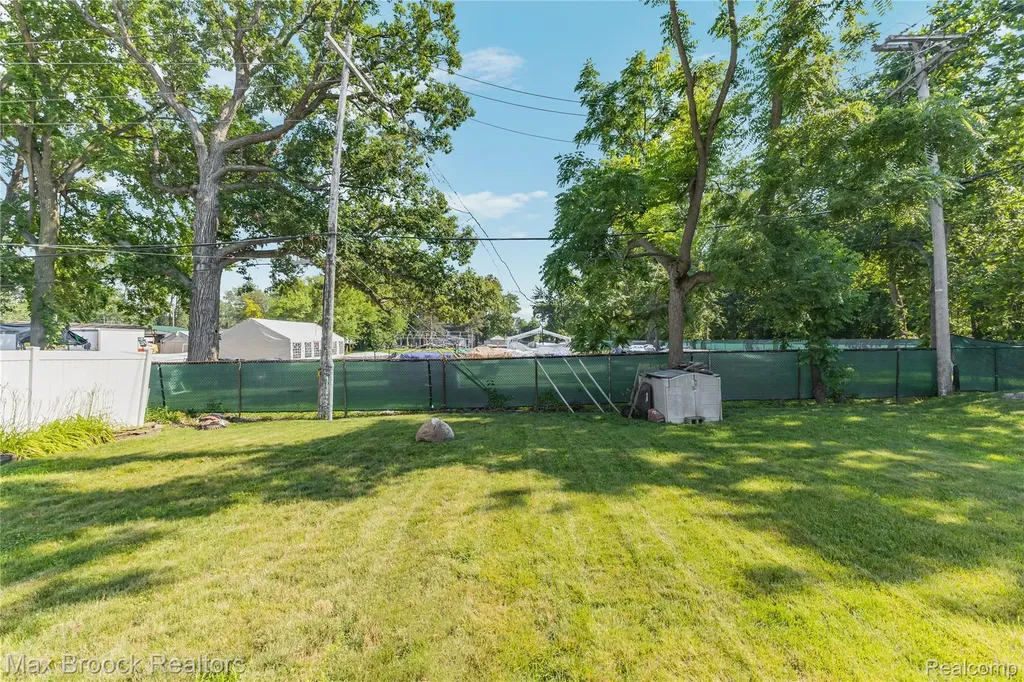 29293 Riveroak Drive Romulus City MI 48174