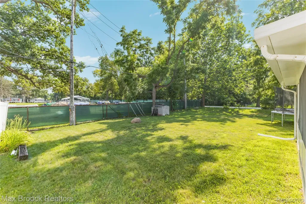 29293 Riveroak Drive Romulus City MI 48174