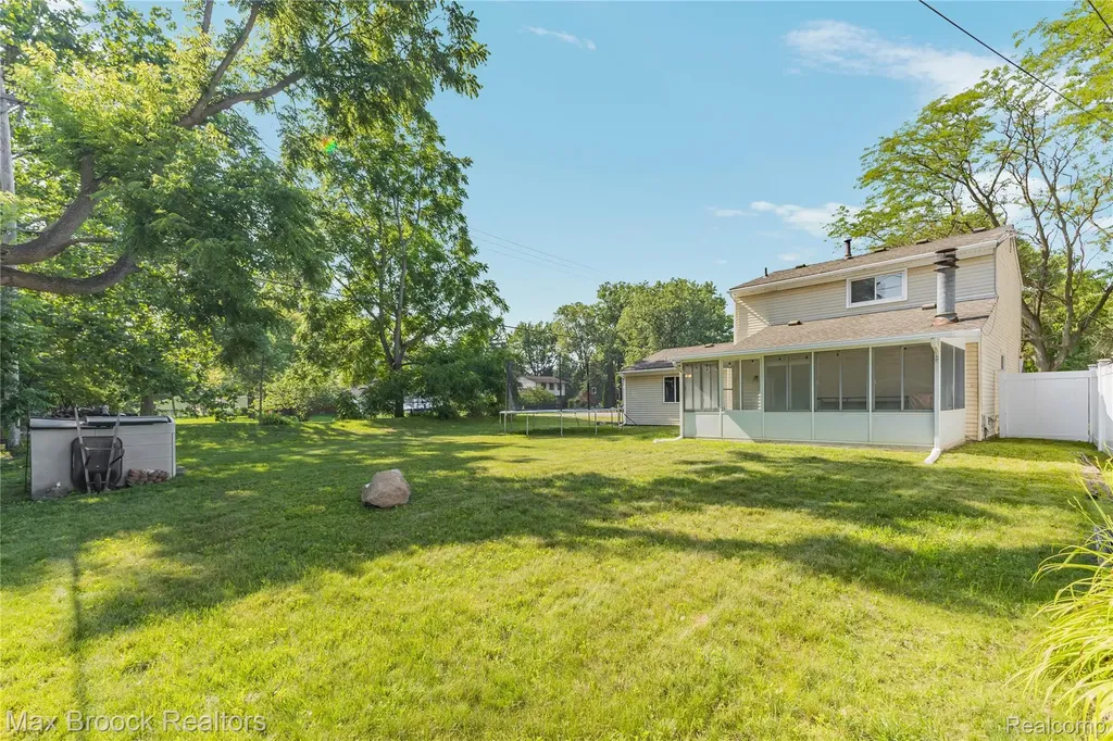 29293 Riveroak Drive Romulus City MI 48174
