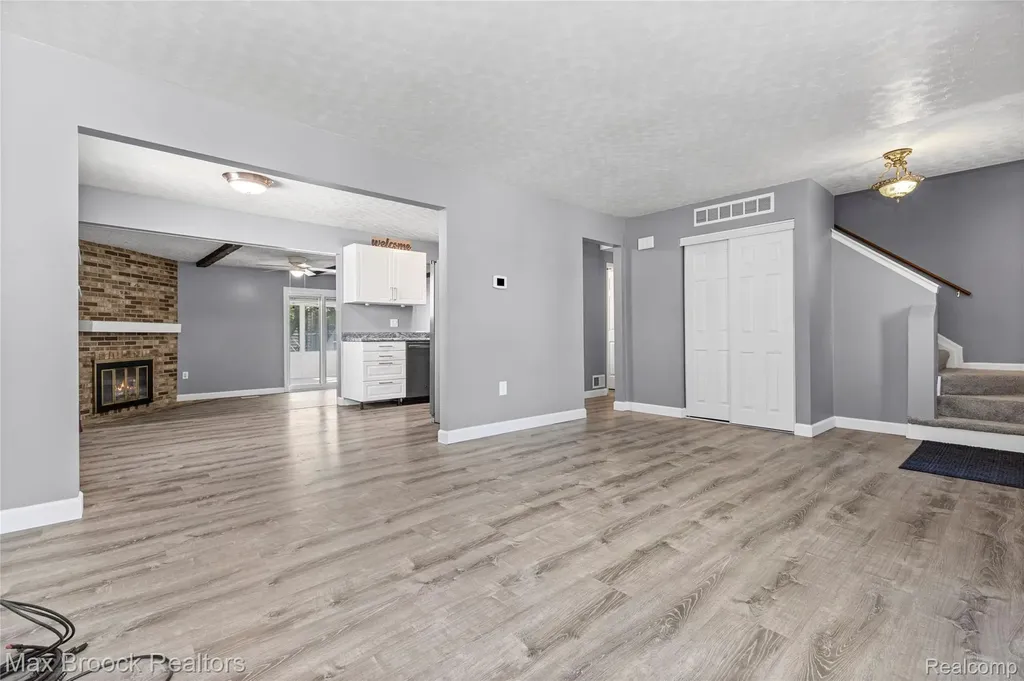 29293 Riveroak Drive Romulus City MI 48174