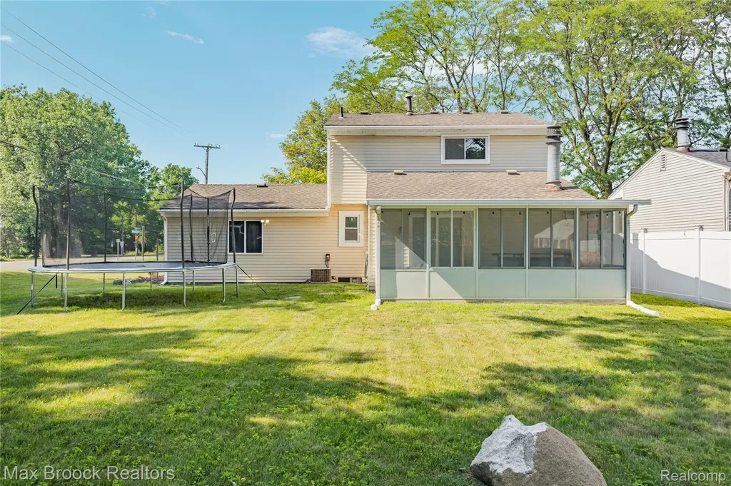 29293 Riveroak Drive Romulus City MI 48174