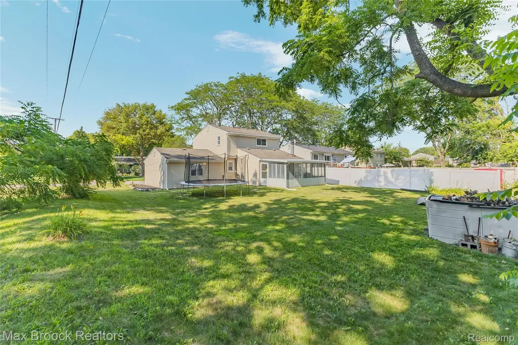 29293 Riveroak Drive Romulus City MI 48174