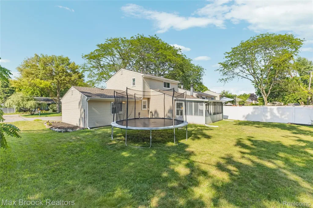 29293 Riveroak Drive Romulus City MI 48174