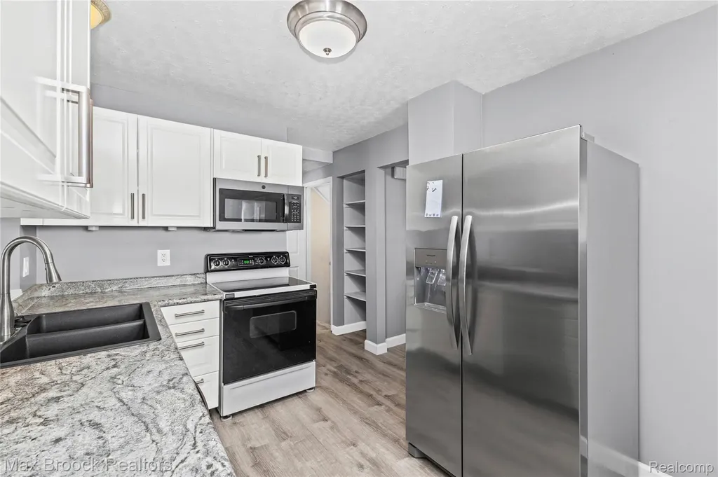 29293 Riveroak Drive Romulus City MI 48174