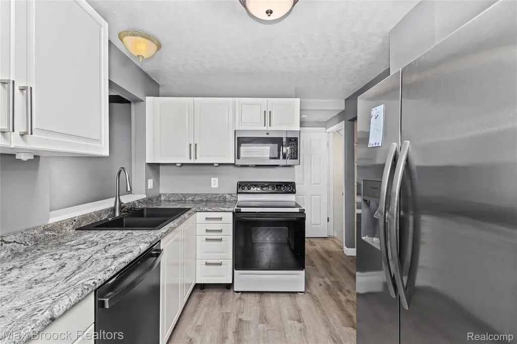 29293 Riveroak Drive Romulus City MI 48174