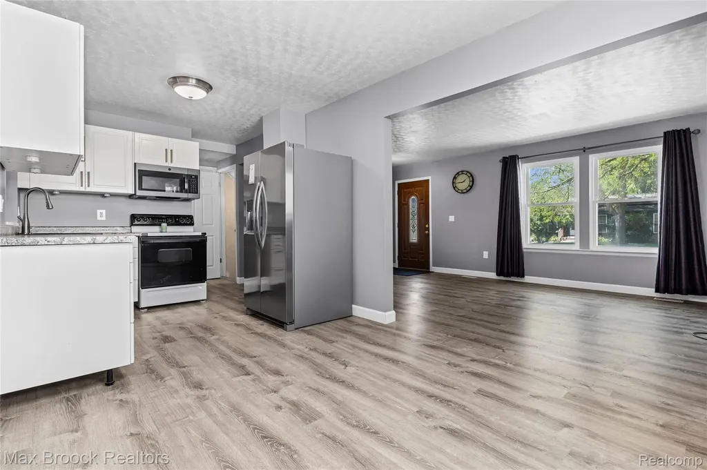 29293 Riveroak Drive Romulus City MI 48174
