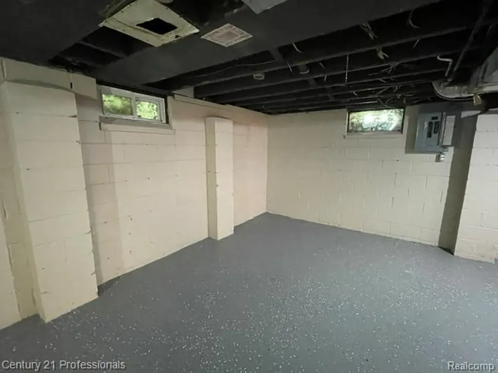 15392 Dixie Redford Charter Township MI 48239