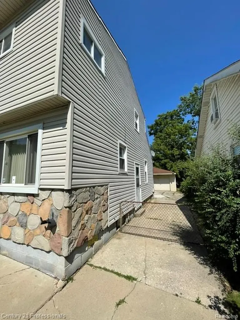 15392 Dixie Redford Charter Township MI 48239