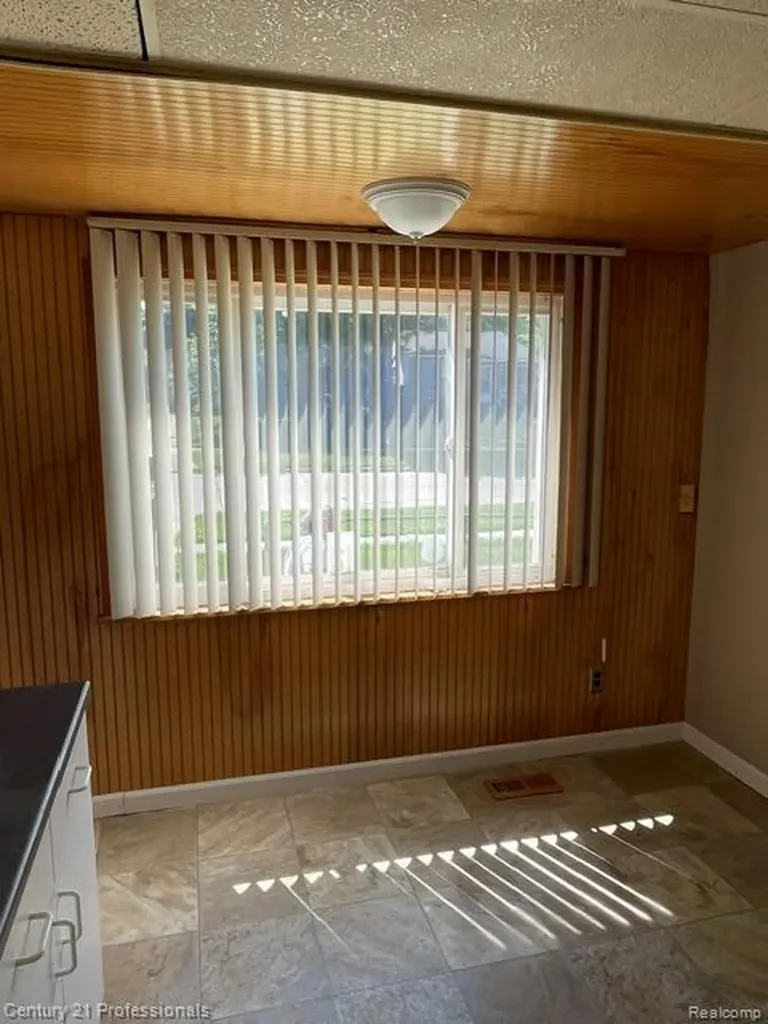 15392 Dixie Redford Charter Township MI 48239