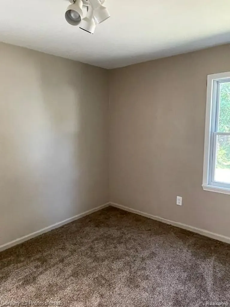 15392 Dixie Redford Charter Township MI 48239