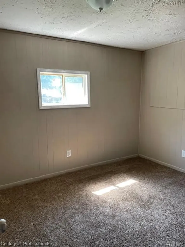 15392 Dixie Redford Charter Township MI 48239