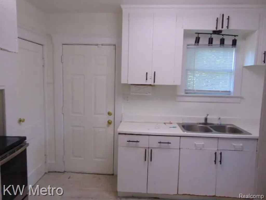 17125 Archdale Street Detroit City MI 48235