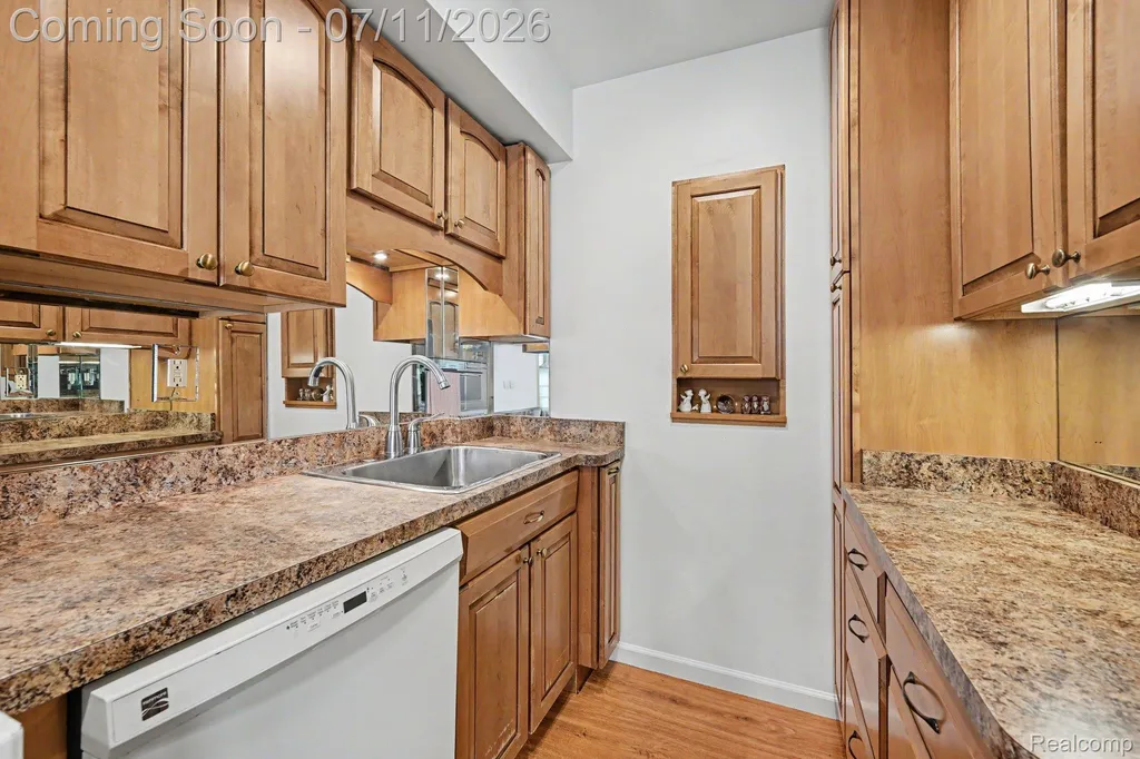 21206 E Glen Haven Circle Novi City MI 48167
