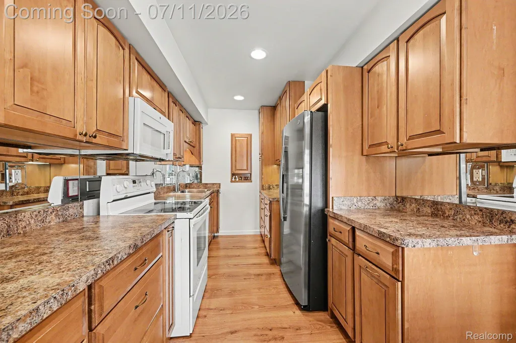 21206 E Glen Haven Circle Novi City MI 48167