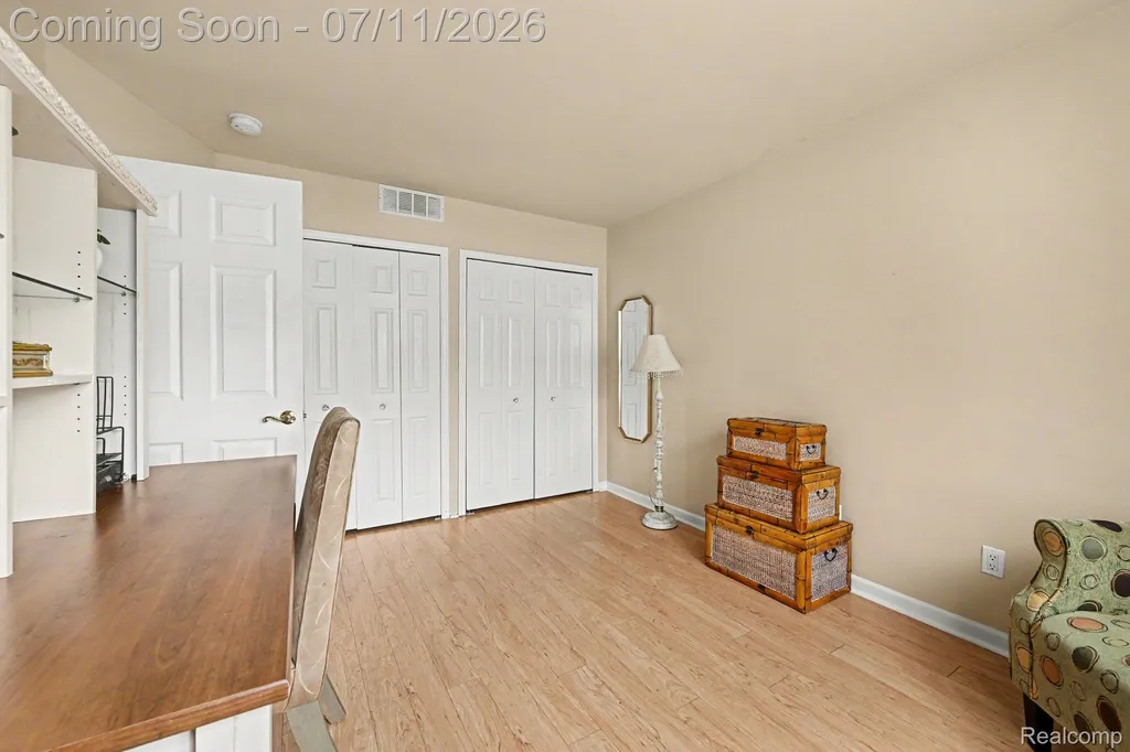 21206 E Glen Haven Circle Novi City MI 48167
