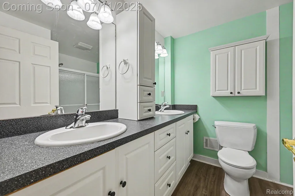 21206 E Glen Haven Circle Novi City MI 48167