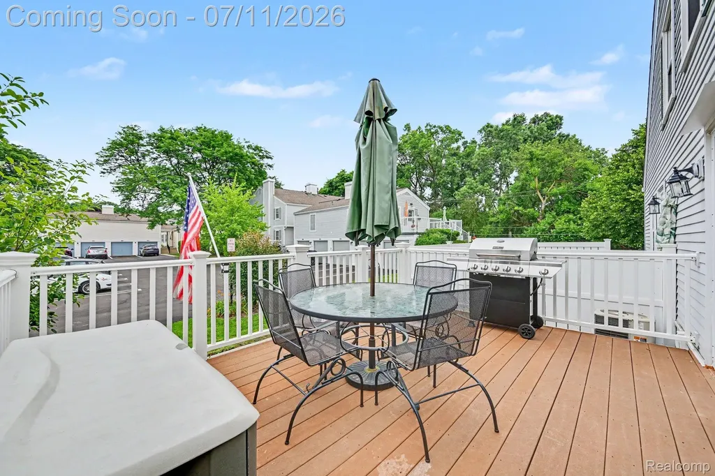 21206 E Glen Haven Circle Novi City MI 48167