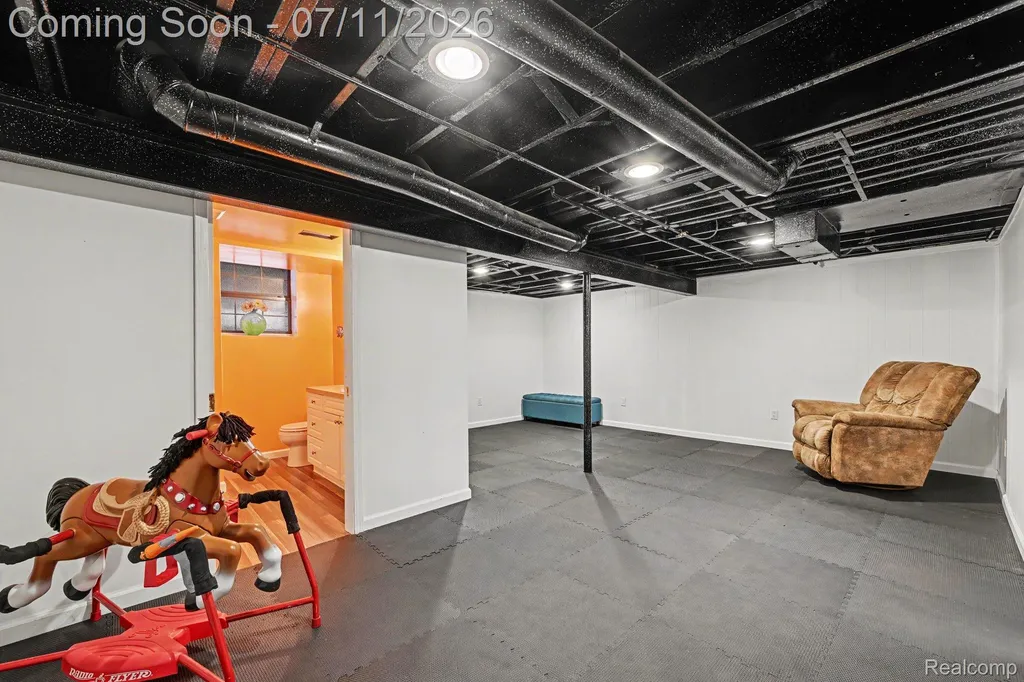21206 E Glen Haven Circle Novi City MI 48167