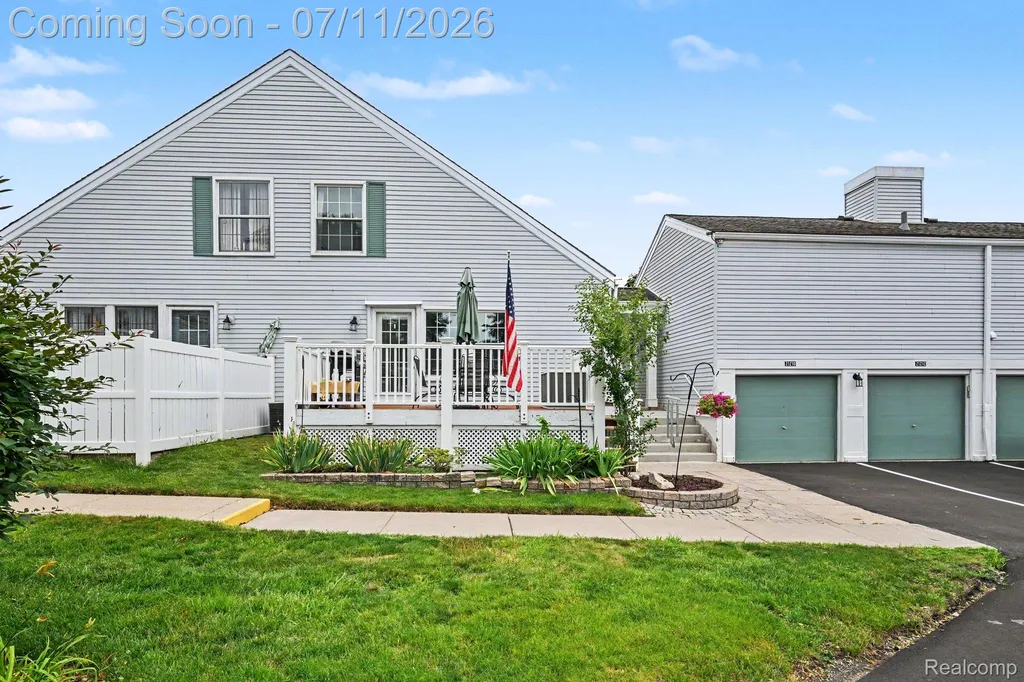 21206 E Glen Haven Circle Novi City MI 48167