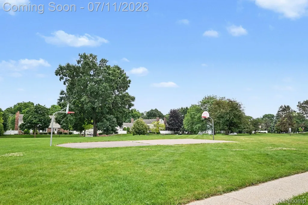 21206 E Glen Haven Circle Novi City MI 48167