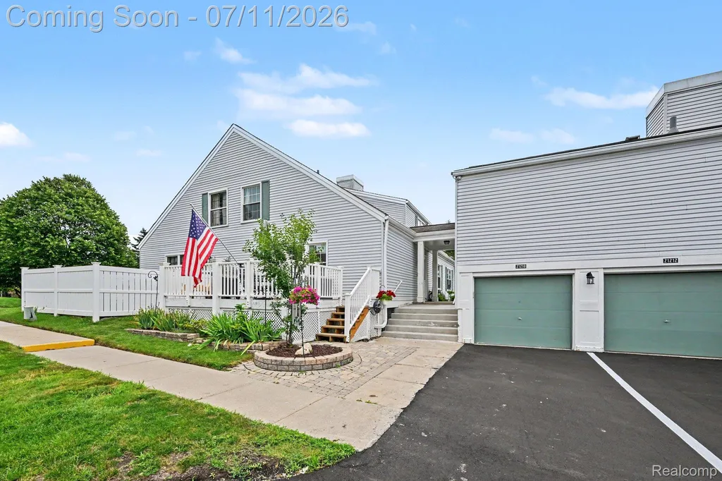 21206 E Glen Haven Circle Novi City MI 48167